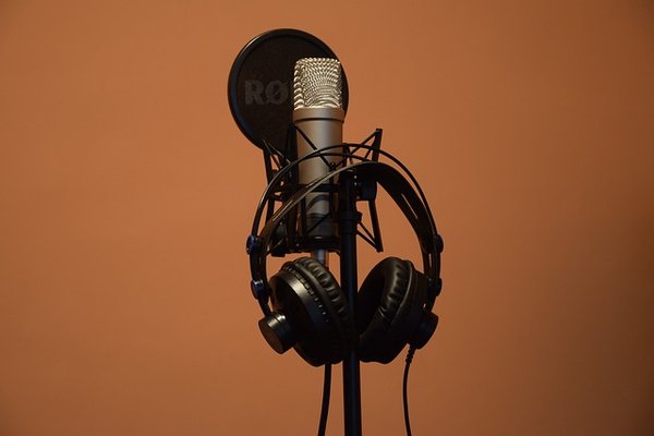 Optimisez vos échanges grâce au traducteur vocal efficace.